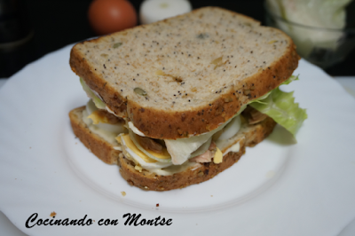 Sándwich con atún y huevo Sándwich con atún y huevo