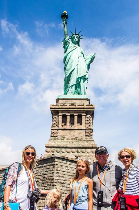 statue-of-liberty-cruise-17 ▷ Comente sobre viajes en grupo: 17 consejos para planificar unas felices vacaciones familiares multigeneracionales al ganar la insignia de viajes familiares multigeneracionales en una semana | Insignias para todos