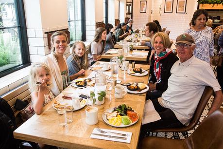 magnolia-table-restaurant-waco-tx ▷ Comente sobre viajes en grupo: 17 consejos para planificar unas felices vacaciones familiares multigeneracionales al ganar la insignia de viajes familiares multigeneracionales en una semana | Insignias para todos
