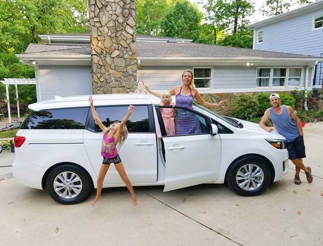 USA-road-trip-mini-van-1 ▷ Comente sobre viajes en grupo: 17 consejos para planificar unas felices vacaciones familiares multigeneracionales al ganar la insignia de viajes familiares multigeneracionales en una semana | Insignias para todos