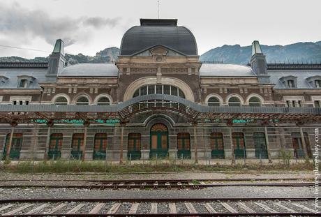 Estación de Canfranc Estación Canfranc escapada a los pirineos Francia España Lugares con encanto