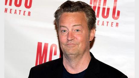 El triste momento de Matthew Perry, el actor de Friends que vive en la soledad de una habitación de hotel