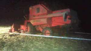 Murió aplastado por una cosechadora que manejaba su hijo