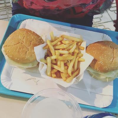 Mamunina Fábrica de Sandwhiches. Miércoles en Argentina combo-hamburgesa-mamunina