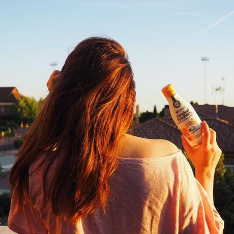 LA MASCARILLA DEL PELO SE TRANSFORMA EN LECHE