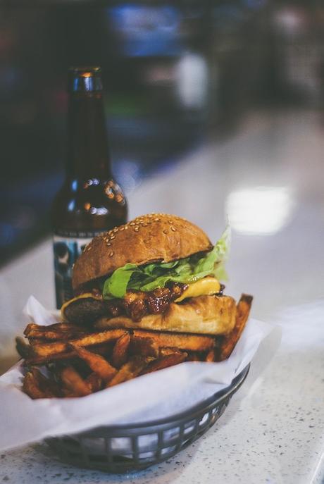 ¿Cómo hacer una hamburguesa rica y jugosa?