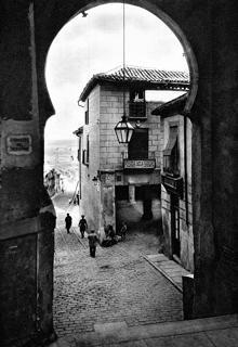 Luis Buñuel a Puñetazos contra los Cadetes de la Academia