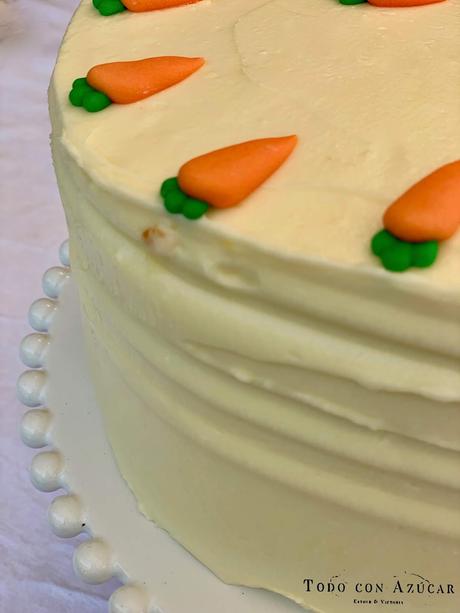 Tarta de zanahoria para cumpleaños.