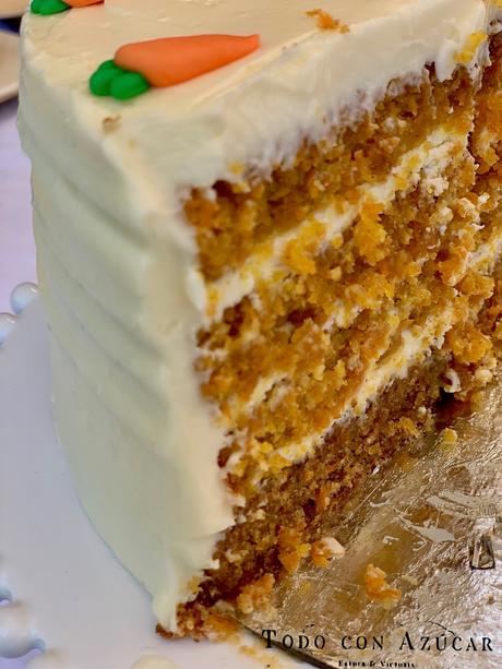 Tarta de zanahoria para cumpleaños.