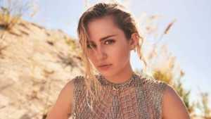 Miley Cyrus a los besos con una mujer luego de su separación con Liam Hemsworth