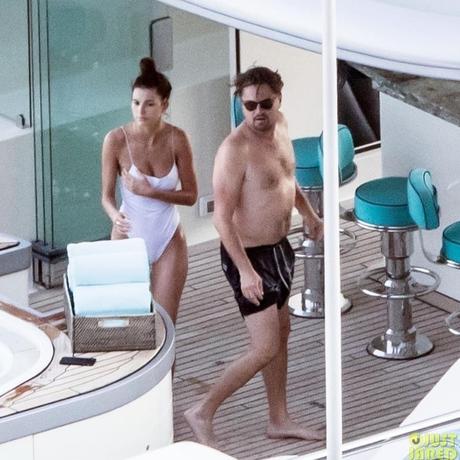 Las románticas vacaciones de Leo Di Caprio y Camila Morrone… ¡con sus padres!