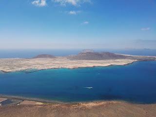 LANZAROTE, Un paisaje  modelado por el viento, los volcanes y sus campesinos