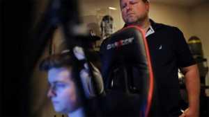 Sacó a su hijo de 15 años del colegio para que sea jugador de Fortnite fortnite