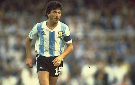 Daniel Pasarella, uno de los mejores defensas argentinos de la historia. 