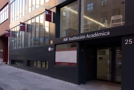 13 diferencias entre viajar ahora y hacerlo en los años 80, según IMF Business School