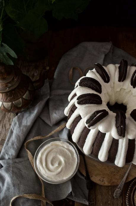 Oreo Bundt Cake #BundtBakers {chocolate, crema y galleta todo en un bizcocho}