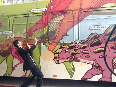 El bus dinosauriano de Paul Hostetler