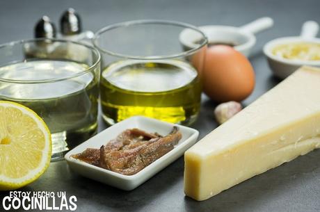 Receta de salsa César casera. Cómo hacer aliño para ensalada César Receta de salsa César casera. Cómo hacer aliño para ensalada César