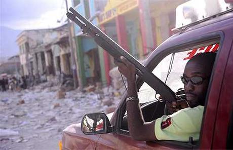 Haití un estado fallido, sin todavía una guerra civil como en Libia ¿ hasta cuándo ? Qué bello sería vivir en armonía en cualquier parte del mundo