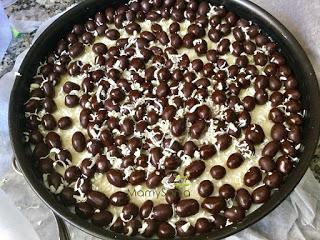 TARTA DE CHOCOLATE BLANCO CON CONGUITOS EN THERMOMIX Y TRADICIONAL