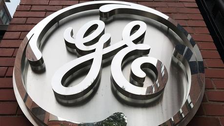 El logotipo de General Electric Co., en el edificio de la sede corporativa de la compaÃ±Ã­a en Boston, Massachusetts (REUTERS/Alwyn Scott)