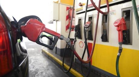 El precio de las naftas en debate: negocian las empresas y el Gobierno.