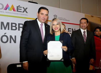 ENTREGA DE NOMBRAMIENTOS DEFINITIVOS DAN CERTEZA LABORAL A DOCENTES DEL EDOMÉX
