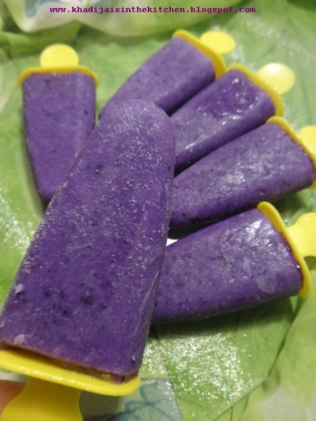 SUCETTES GLACÉES À L’ANANAS ET À LA CONFITURE DE BLEUETS / PINEAPPLE AND BLUEBERRY JAM POPSICLES / PALETAS HELADAS DE PIÑA Y MERMELADA DE ARANDANOS/مصاصات الاناناس و مربى التوت الازرق المجمدة