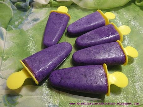 SUCETTES GLACÉES À L’ANANAS ET À LA CONFITURE DE BLEUETS / PINEAPPLE AND BLUEBERRY JAM POPSICLES / PALETAS HELADAS DE PIÑA Y MERMELADA DE ARANDANOS/مصاصات الاناناس و مربى التوت الازرق المجمدة