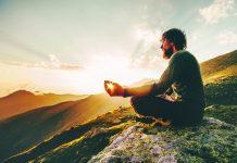 ¿Estresado en el trabajo? La meditación trascendental puede ayudar Según muestra un estudio reciente, la meditación trascendental puede ayudarlo a sentirse menos estresado y aumentar su inteligencia emocional