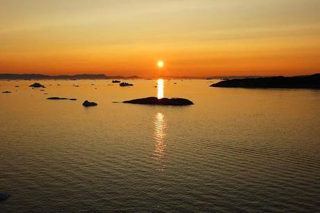 Midnight-sun-in-Ilulissat-in-Western-Greenland.jpg.optimal ▷ Consejos de viaje a Groenlandia e itinerario fácil para Ilulissat y Disko Island