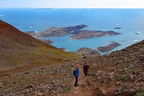Hiking-to-Lyngmark-Glacier-on-Disko-Island-in-Greenland.jpg.optimal ▷ Consejos de viaje a Groenlandia e itinerario fácil para Ilulissat y Disko Island