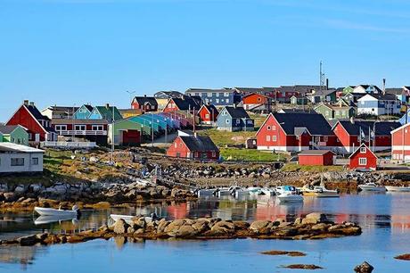 Qeqertarsuaq-town-on-Disko-Island-in-Greenland.jpg.optimal ▷ Consejos de viaje a Groenlandia e itinerario fácil para Ilulissat y Disko Island