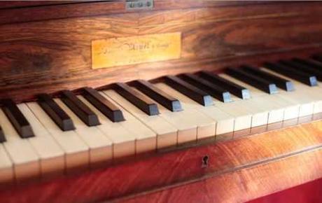 La premeditada “inseguridad” en las calles y el provecho que se saca de la misma, por unas leyes demasiado comprensivas para los que viven, tarde o temprano, durante un corto espacio de tiempo a costa del contribuyente de España.