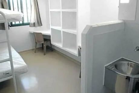 La premeditada “inseguridad” en las calles y el provecho que se saca de la misma, por unas leyes demasiado comprensivas para los que viven, tarde o temprano, durante un corto espacio de tiempo a costa del contribuyente de España.