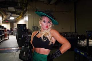 Lacey Evans tuvo problemas con hombres en una presentación Lacey Evans tuvo problemas con hombres en una presentación