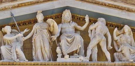 Panteón: emperadores deificados de la creación y fuerzas reales de conservación Panteón: emperadores deificados de la creación y fuerzas reales de conservación
