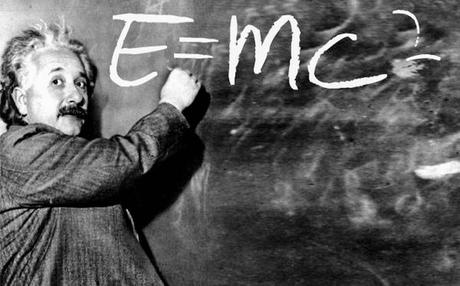 La imagen puede contener: una persona, texto