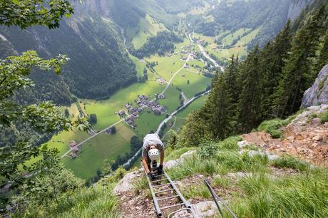 Tyler-on-the-Ladders.jpg.optimal ▷ La Via Ferrata de Mürren: una de las experiencias más emocionantes de Suiza