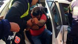 Solo en Tucumán: le robaron el auto y lo encuentra estacionado en El Bajo con un hombre dormido adentro