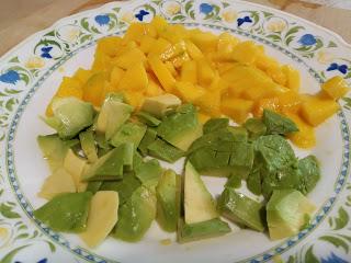 TARTAR DE BOQUERONES DE MALAGA CON PORRA DE MANGO Y AGUACATE