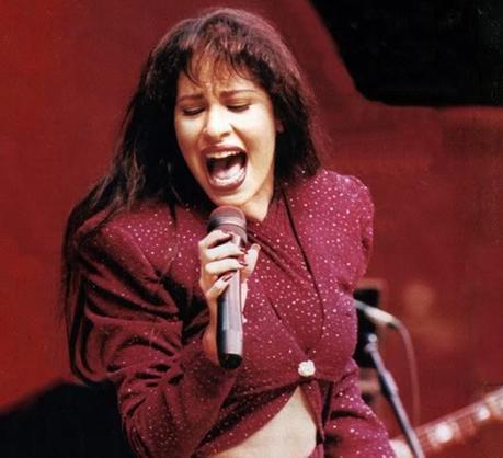 Christian Serratos: la actriz de “Walking Dead” que podría interpretar a Selena Quintanilla en la serie de Netflix