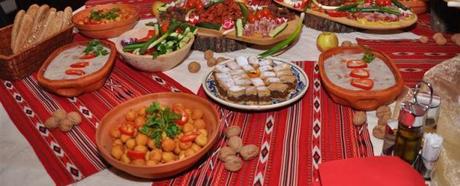 VERANO 2019. viaje a Dacia y Transilvania tras las huellas de Trajano (8) Las comidas típicas en Rumanía, con preparación de paella ( más propiamente, arroz de mariscos) a la valenciana