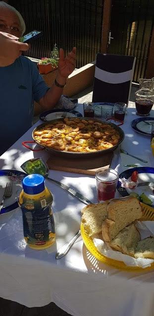 VERANO 2019. viaje a Dacia y Transilvania tras las huellas de Trajano (8) Las comidas típicas en Rumanía, con preparación de paella ( más propiamente, arroz de mariscos) a la valenciana