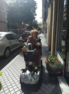 Me ayudáis a encontrar una casa sin barrera . Me ayudáis a encontrar una casa sin barrera .