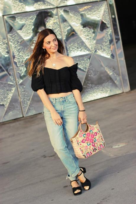 Con jeans y top Con jeans y top