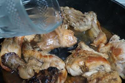 Guiso de conejo con romero y tomillo Guiso de conejo con romero y tomillo