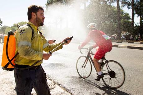Venciendo el calor arriba de la bicicleta