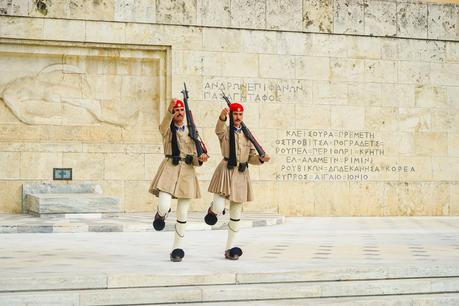 Changing-of-the-guards-in-Athens.jpg.optimal ▷ Una fantástica introducción a Atenas: un itinerario de 3 días