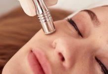 Qué saber sobre la microdermabrasión a microdermabrasión puede reducir los signos del envejecimiento